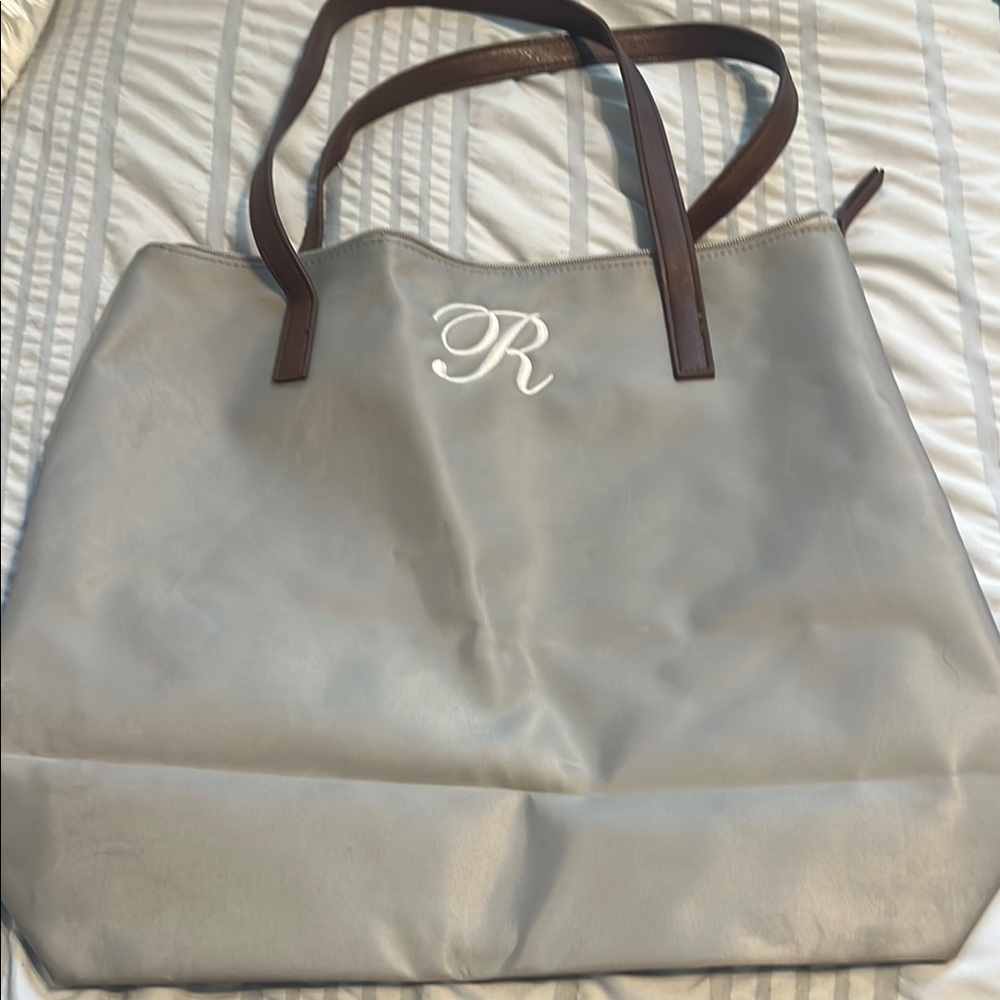 Elegant Gray Tote Bag with Brown Handles